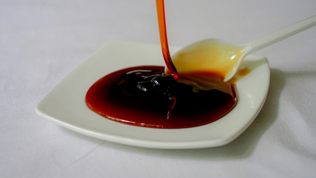 découvrez les bienfaits incroyables de la gelée royale, un super-aliment riche en nutriments, connu pour ses propriétés revitalisantes et énergisantes. apprenez comment intégrer ce trésor de la nature dans votre quotidien pour booster votre santé et votre bien-être.