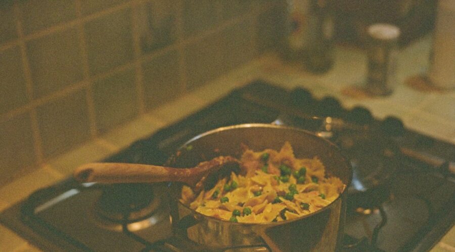 découvrez des recettes savoureuses à base de sauge, une herbe aromatique aux vertus culinaires et médicinales. éveillez vos papilles avec des plats raffinés et faciles à réaliser, idéaux pour rehausser vos repas!