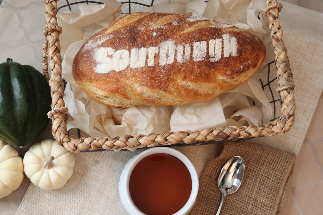 découvrez le sauerkraut, un plat traditionnel alsacien à base de chou fermenté. apprenez son histoire, ses bienfaits pour la santé, et comment le préparer chez vous. idéal pour accompagner vos viandes ou en tant que garniture délicieuse !