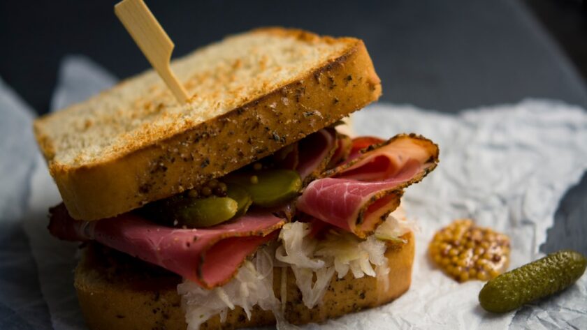 découvrez les bienfaits du choucroute, un plat traditionnel riche en probiotiques et en saveurs. apprenez à préparer ce délice fermenté et explorez ses origines, ses recettes et ses atouts pour la santé.
