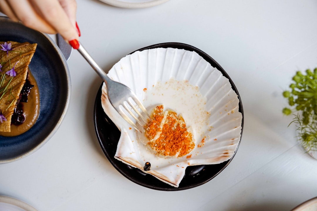 découvrez la saveur délicate des coquilles saint-jacques ! plongez dans l'univers culinaire de ces fruits de mer raffinés, idéales pour vos plats gastronomiques. apprenez des recettes savoureuses et des astuces pour les préparer parfaitement.