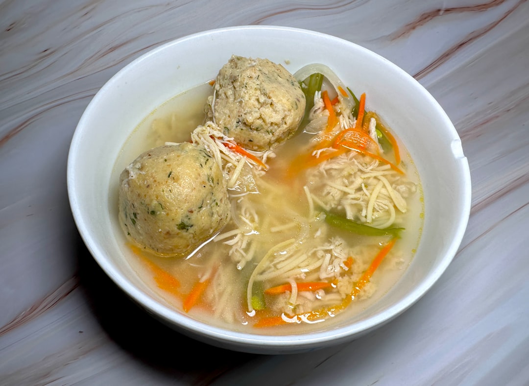 découvrez nos délicieuses recettes de soupe ! qu'elle soit chaude ou froide, classique ou innovante, notre sélection vous garantit des saveurs réconfortantes et saines. parfaite pour tous les repas, la soupe est un incontournable de la cuisine française. essayez nos astuces pour sublimer vos plats !