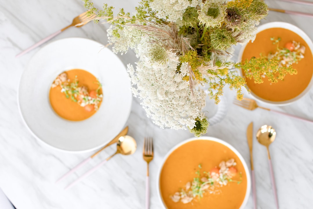découvrez notre délicieuse sélection de soupes réconfortantes, parfaites pour nourrir votre corps et votre esprit. que ce soit une soupe crémeuse ou un bouillon léger, trouvez la recette qui réchauffera vos soirées.