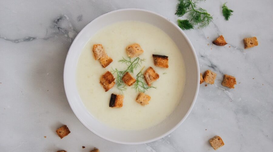découvrez notre délicieuse sélection de soupes maison, réconfortantes et pleines de saveurs. parfaites pour toutes les saisons, nos recettes variées raviront vos papilles et réchaufferont votre cœur.