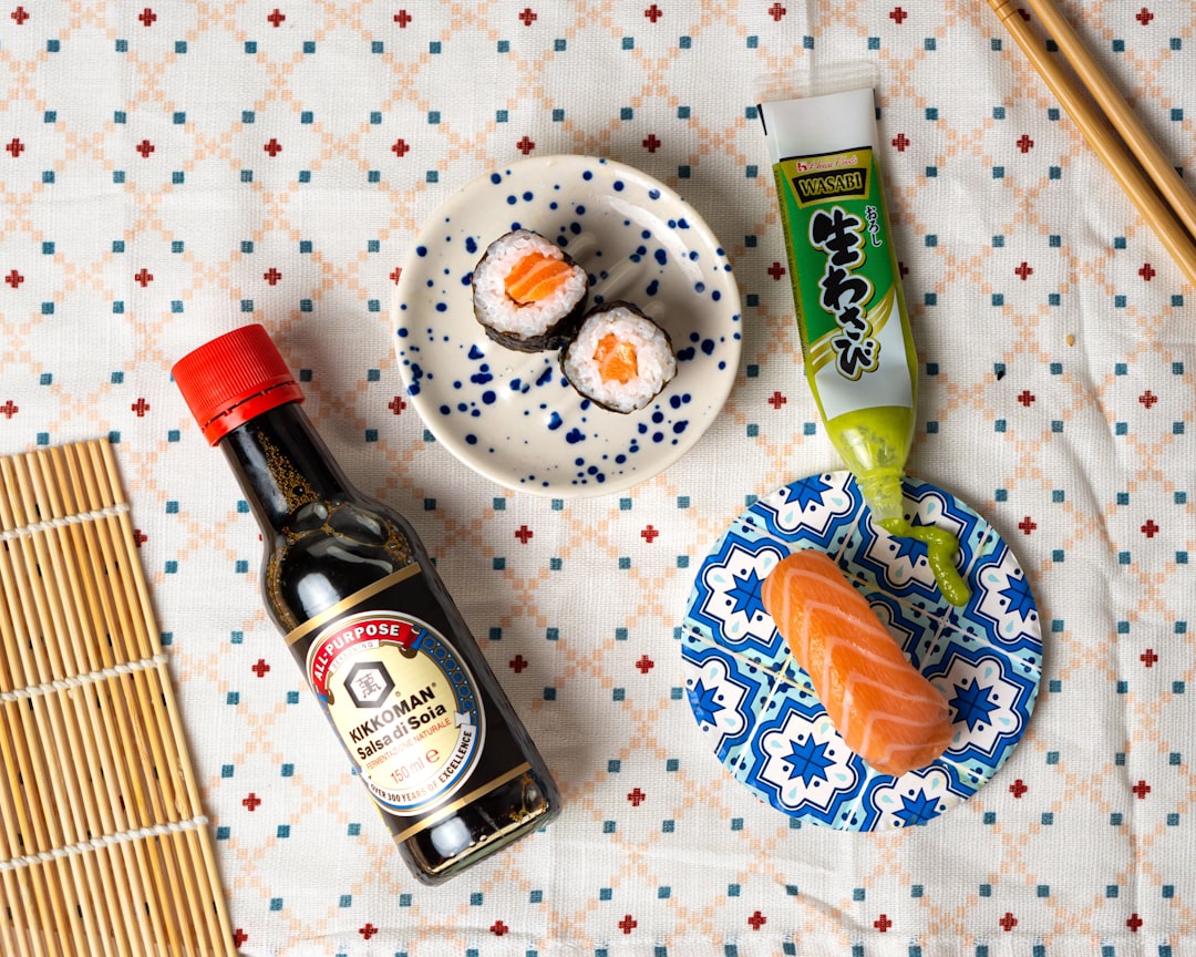 découvrez l'univers fascinant de la sauce soja, cet incontournable de la cuisine asiatique. explorez ses variétés, ses bienfaits et comment l'intégrer dans vos plats pour rehausser les saveurs de vos recettes. plongez dans l'histoire et les traditions qui entourent ce condiment polyvalent.