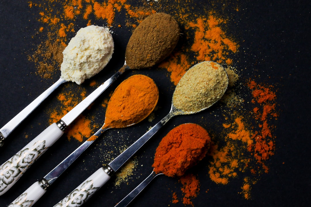 découvrez l'univers fascinant des épices : leurs origines, leurs bienfaits pour la santé et des astuces pour les intégrer dans vos recettes. apportez saveur et couleur à vos plats grâce à notre guide complet sur les épices.