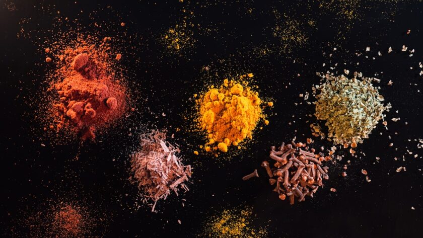 découvrez l'univers envoûtant de 'spicy', une expérience sensorielle qui rehausse vos plats avec des saveurs audacieuses et des épices enivrantes. plongez dans un voyage culinaire piquant qui éveille vos papilles et révolutionne votre cuisine !