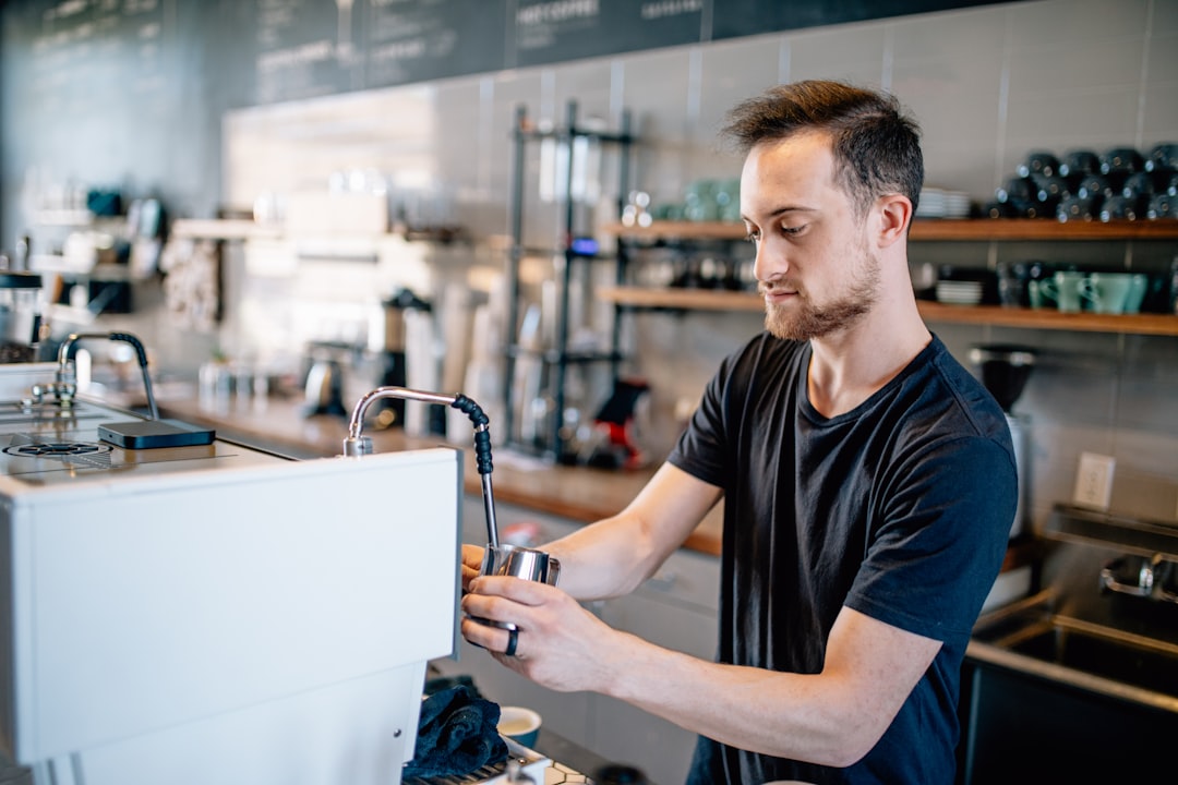 découvrez le steaming, une méthode de cuisson saine et rapide qui préserve les nutriments. apprenez ses avantages, des recettes délicieuses et des astuces pour intégrer cette technique dans votre quotidien.
