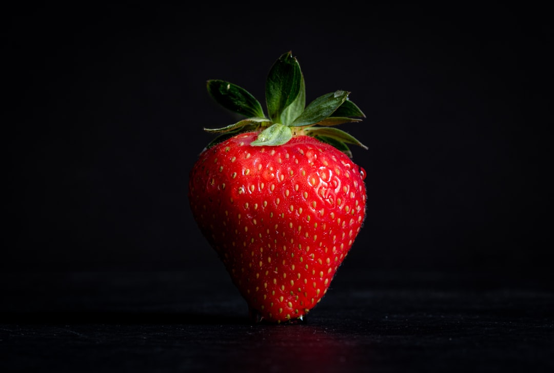 découvrez notre délicieuse tarte aux fraises, un dessert savoureux et rafraîchissant, parfait pour les chaudes journées d'été. préparée avec des fraises juteuses et une pâte sucrée croustillante, elle ravira les amateurs de pâtisserie.