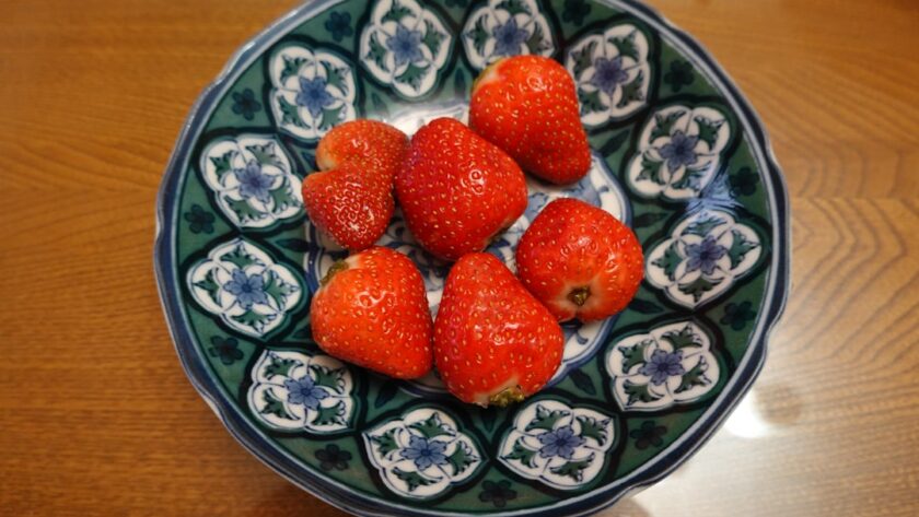 découvrez notre délicieuse tarte aux fraises, un dessert léger et savoureux idéal pour les amateurs de fruits. avec sa croûte dorée et sa garniture crémeuse de fraises fraîches, cette tarte est parfaite pour toutes les occasions, du goûter en famille aux grandes célébrations.
