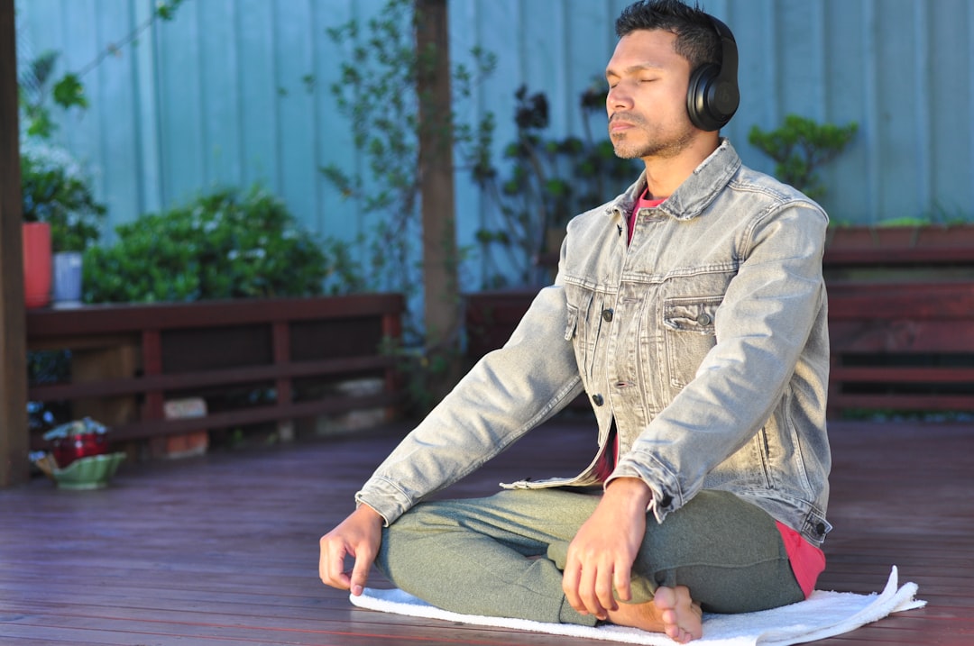 découvrez des techniques efficaces de soulagement du stress pour améliorer votre bien-être au quotidien. apprenez à gérer vos émotions et à retrouver le calme intérieur grâce à des astuces pratiques et des méthodes éprouvées.