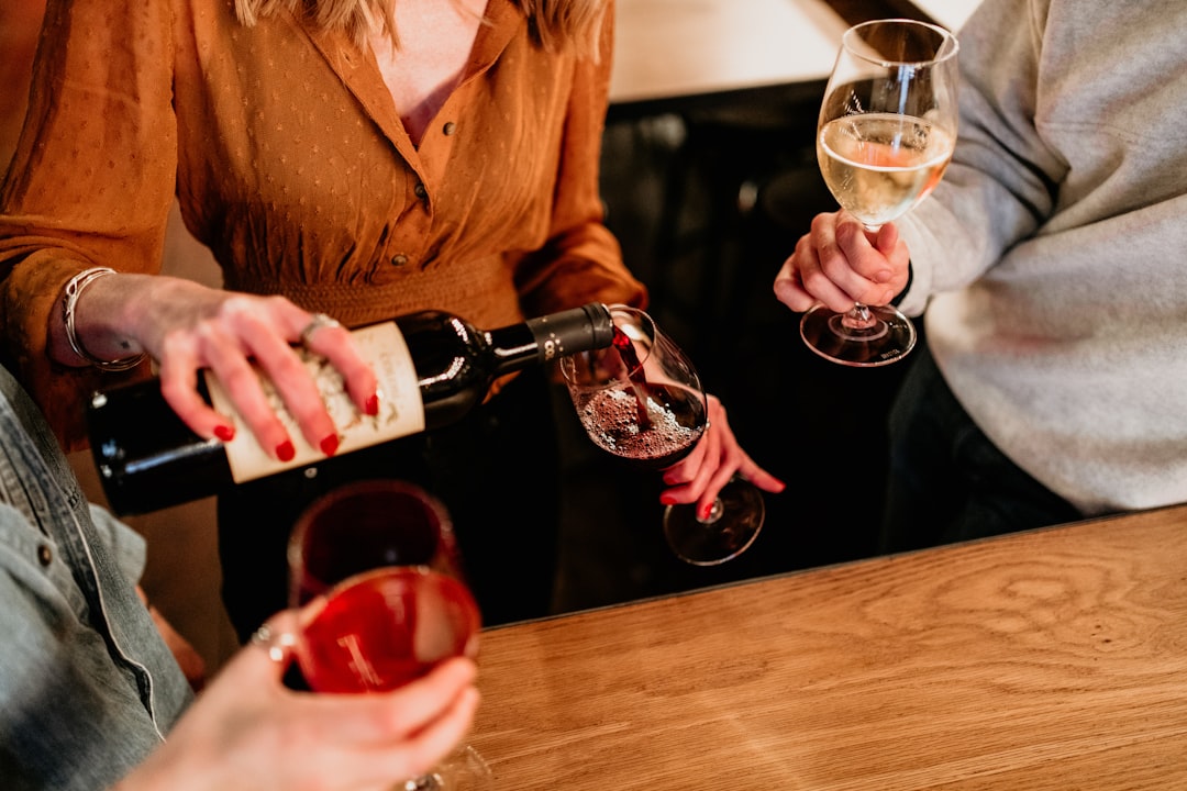 découvrez des recettes estivales rafraîchissantes et savoureuses pour profiter pleinement de l'été. des salades légères aux desserts fruités, trouvez l'inspiration pour régaler vos amis et votre famille pendant la saison ensoleillée.