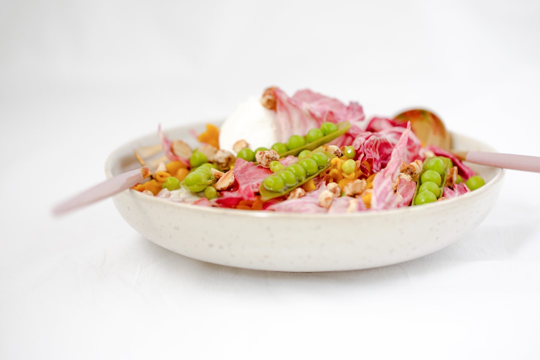 découvrez notre délicieuse recette de salade d'été, fraîche et colorée, parfaite pour vos repas en plein air. régalez-vous avec un mélange de légumes croquants, de fruits juteux et d'une vinaigrette légère pour une explosion de saveurs estivales.