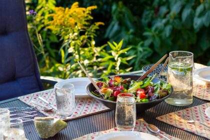 découvrez notre recette de salade d'été fraîche et légère, parfaite pour les journées ensoleillées. mélange de légumes croquants, herbes aromatiques et vinaigrette maison, cette salade est idéale pour un repas sain et savoureux.