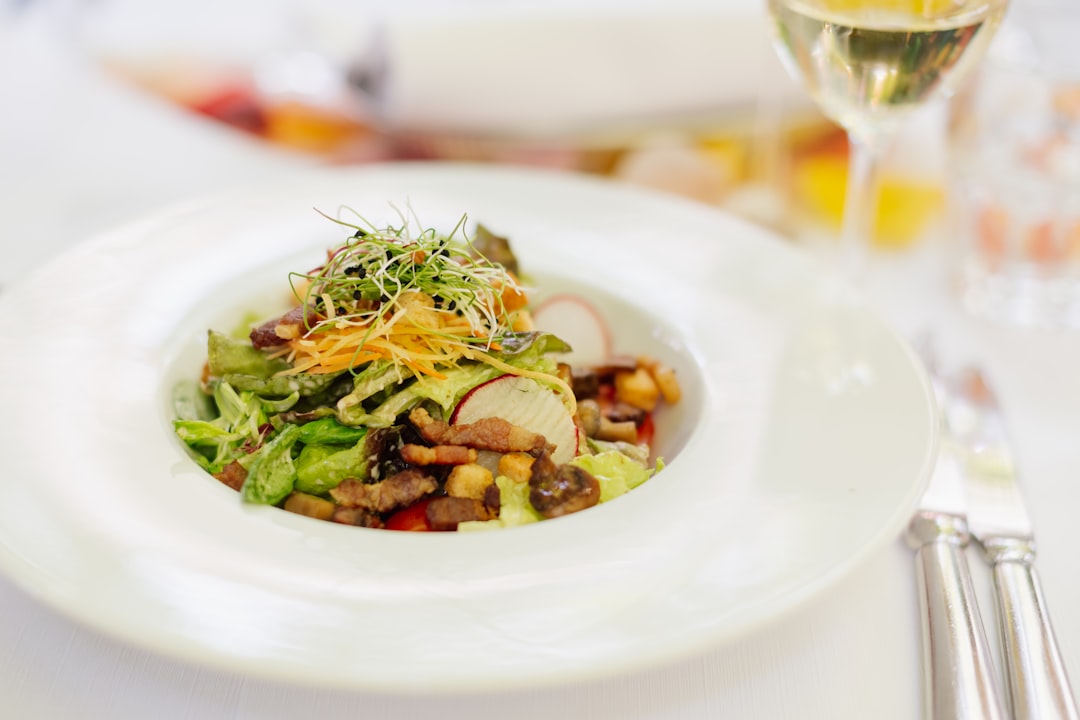 découvrez notre délicieuse salade d'été, un mélange frais de légumes, de fruits et d'herbes, parfaite pour vos repas ensoleillés. savourez des ingrédients de saison, faciles à préparer, qui apporteront de la légèreté et de la couleur à votre table.