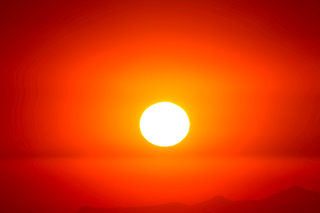 découvrez des solutions efficaces pour soulager les coups de soleil et apaiser votre peau en un instant. trouvez des conseils pratiques et des remèdes naturels pour un rétablissement rapide et confortable.