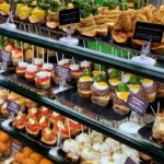 découvrez l'univers savoureux des tapas, ces petites bouchées ibériques qui éveillent vos papilles. idéales pour partager entre amis ou en famille, explorez des recettes authentiques et des idées d'association pour une expérience culinaire conviviale et gourmande.