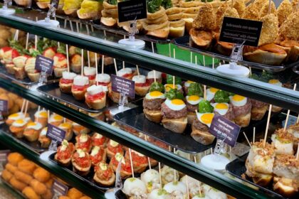 découvrez l'univers savoureux des tapas, ces petites bouchées ibériques qui éveillent vos papilles. idéales pour partager entre amis ou en famille, explorez des recettes authentiques et des idées d'association pour une expérience culinaire conviviale et gourmande.