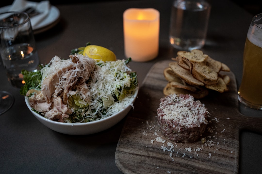 découvrez le tartare, un plat raffiné à base de viande crue ou de poisson, assaisonné avec des ingrédients frais et savoureux. idéal pour les amateurs de cuisine délicate, le tartare se décline en plusieurs variantes et promet une expérience culinaire unique et raffinée.