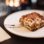 découvrez la recette du tiramisu, un délicieux dessert italien alliant café, mascarpone et biscuits. apprenez à préparer ce classique sucré en quelques étapes simples et savourez le goût authentique de l'italie chez vous.