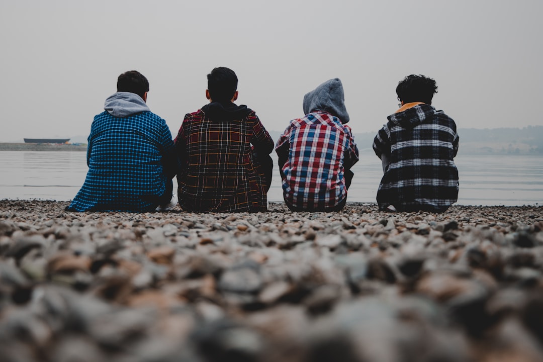 découvrez l'essence de la convivialité avec notre exploration de la 'togetherness', une célébration des liens humains qui nous unissent. plongez dans nos articles inspirants sur l'importance de la solidarité et de l'harmonie dans nos vies.