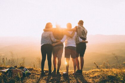 découvrez la beauté de la cohésion et de l'unité avec 'togetherness'. plongez dans un voyage émotionnel qui célèbre les liens humains, l'amitié et les moments partagés. rejoignez-nous pour explorer comment la solidarité peut enrichir nos vies.