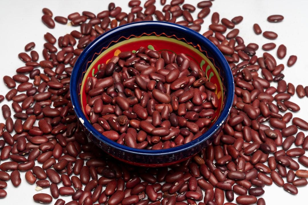 découvrez l'univers aromatique des fèves tonka, ce trésor culinaire aux notes envoûtantes de vanille, d'amande et de caramel. idéales pour rehausser vos desserts, créations chocolatées et boissons, les fèves tonka apportent une touche unique à vos recettes. explorez ses bienfaits et apprenez à les utiliser en cuisine.