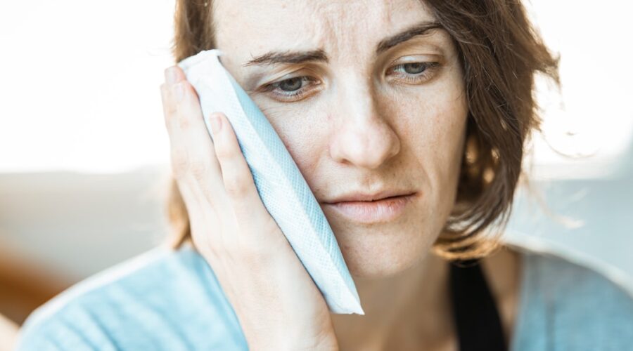 découvrez les causes et les traitements de la douleur dentaire. apprenez à soulager votre mal de dents efficacement et à prévenir les problèmes dentaires courants.