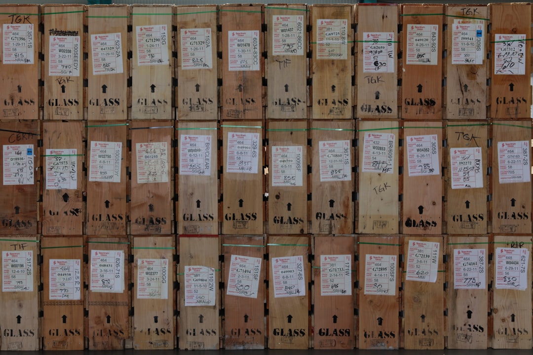 découvrez l'importance de la traçabilité dans les processus industriels et alimentaires. assurez la transparence, la qualité et la sécurité de vos produits grâce à des systèmes de suivi efficaces. apprenez comment la traçabilité peut renforcer la confiance des consommateurs et optimiser la gestion de votre chaîne d'approvisionnement.