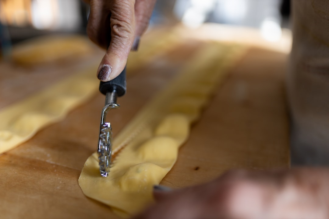 découvrez les saveurs authentiques de la cuisine traditionnelle. plongez dans un monde de recettes classiques préparées avec amour, mettant en valeur des ingrédients locaux et des méthodes de cuisson ancestrales. savourez des plats riches en histoire et en culture, qui raviront les papilles des amateurs de gastronomie.