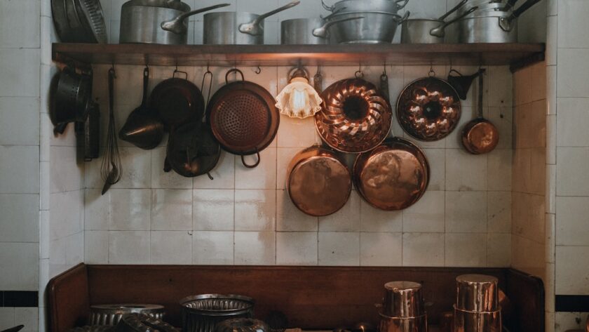 découvrez la cuisine traditionnelle, un véritable voyage culinaire à travers des recettes authentiques et des saveurs d'antan. plongez dans un monde de plats faits maison, préparés avec passion et des ingrédients de qualité qui racontent l'histoire de nos terroirs.