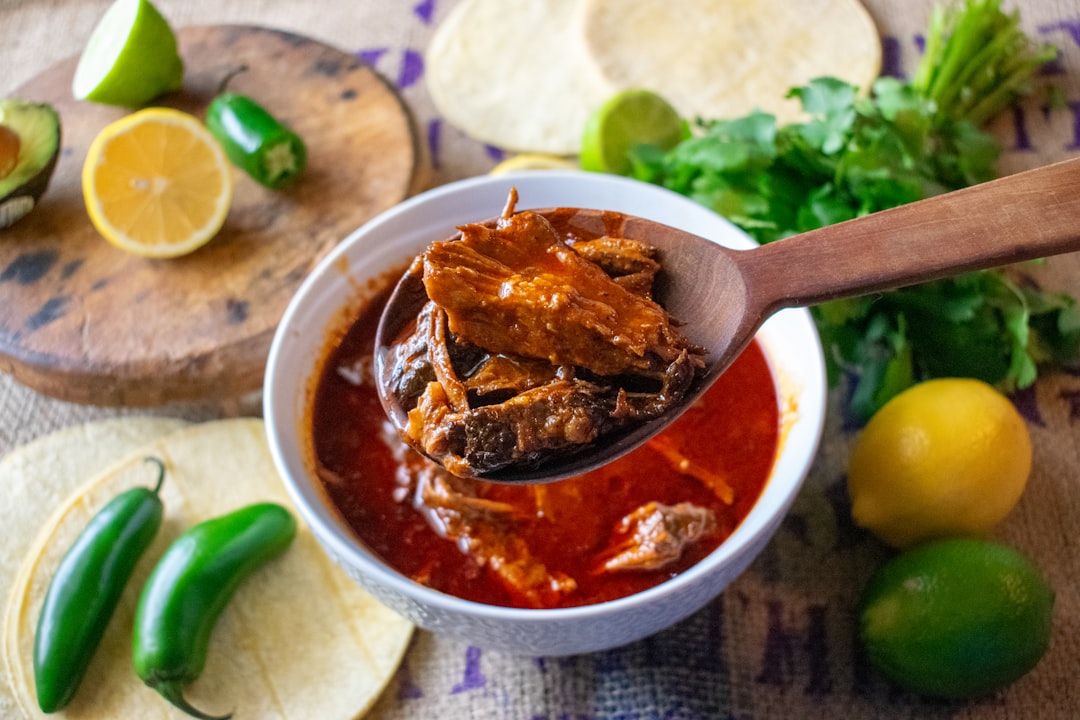 découvrez des recettes traditionnelles authentiques qui raviront vos papilles. apprenez à cuisiner des plats classiques transmis de génération en génération, alliant saveurs, techniques éprouvées et ingrédients de qualité.