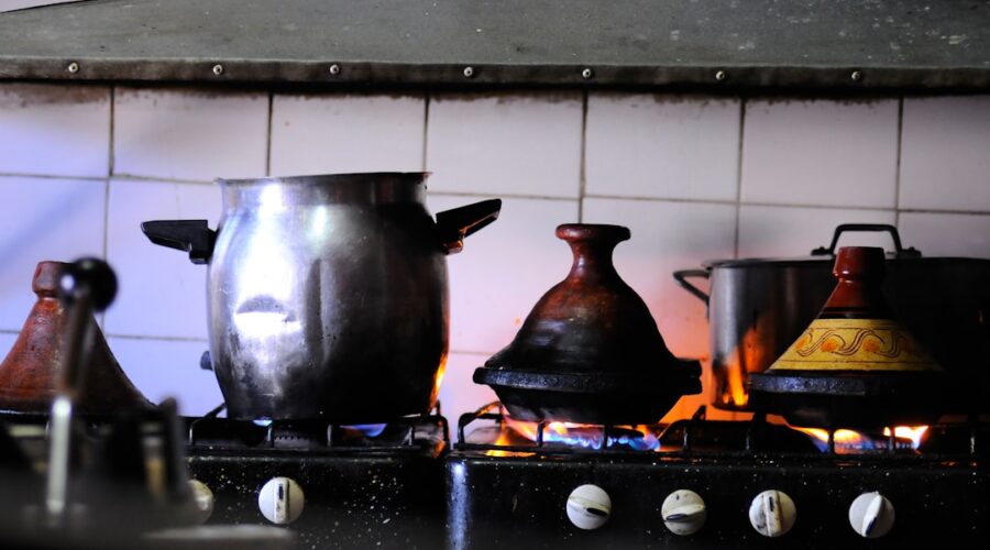 découvrez des recettes traditionnelles authentiques qui raviront vos papilles. explorez notre sélection de plats typiques, préparés avec des ingrédients frais et des méthodes ancestrales. faites voyager vos sens à travers des saveurs intemporelles et des souvenirs culinaires.