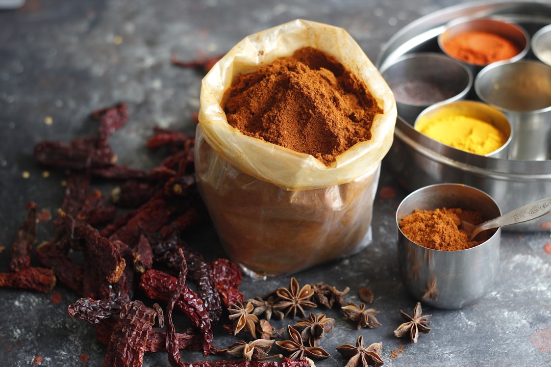 découvrez les bienfaits du curcuma, cette épice aux propriétés anti-inflammatoires et antioxydantes. apprenez comment l'intégrer dans votre alimentation quotidiennement et profitez de ses vertus pour votre santé et votre bien-être.