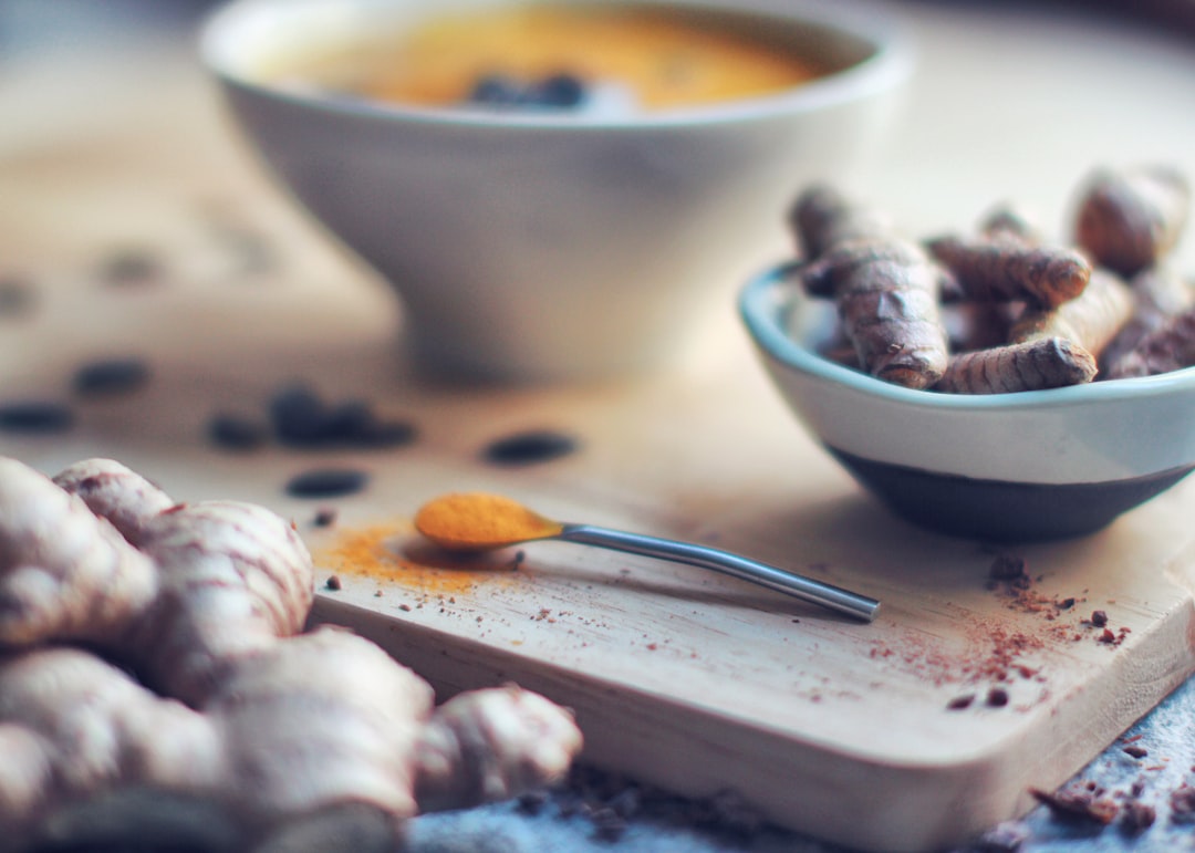 découvrez les bienfaits du curcuma, une épice aux propriétés anti-inflammatoires et antioxydantes. apprenez comment intégrer le curcuma dans votre cuisine pour une santé optimale et des recettes savoureuses.