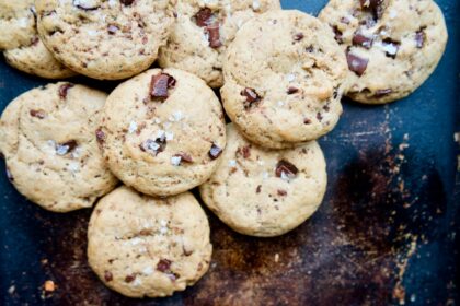 découvrez une délicieuse sélection de recettes véganes qui raviront vos papilles ! que vous soyez novice ou expert en cuisine végétale, nos recettes simples et savoureuses vous inspireront à préparer des plats sains, colorés et respectueux de l'environnement. essayez-les dès aujourd'hui !