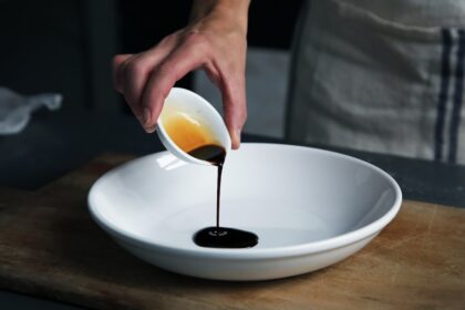 découvrez l'univers fascinant du vinaigre ! apprenez tout sur ses variétés, ses bienfaits pour la santé, ses usages en cuisine et en entretien. explorez des recettes originales et des astuces pour intégrer le vinaigre dans votre quotidien.