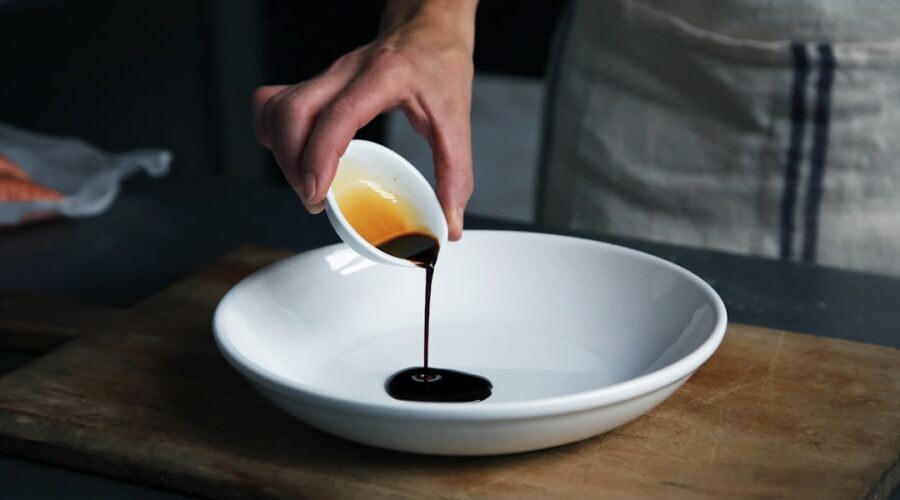 découvrez l'univers fascinant du vinaigre ! apprenez tout sur ses variétés, ses bienfaits pour la santé, ses usages en cuisine et en entretien. explorez des recettes originales et des astuces pour intégrer le vinaigre dans votre quotidien.