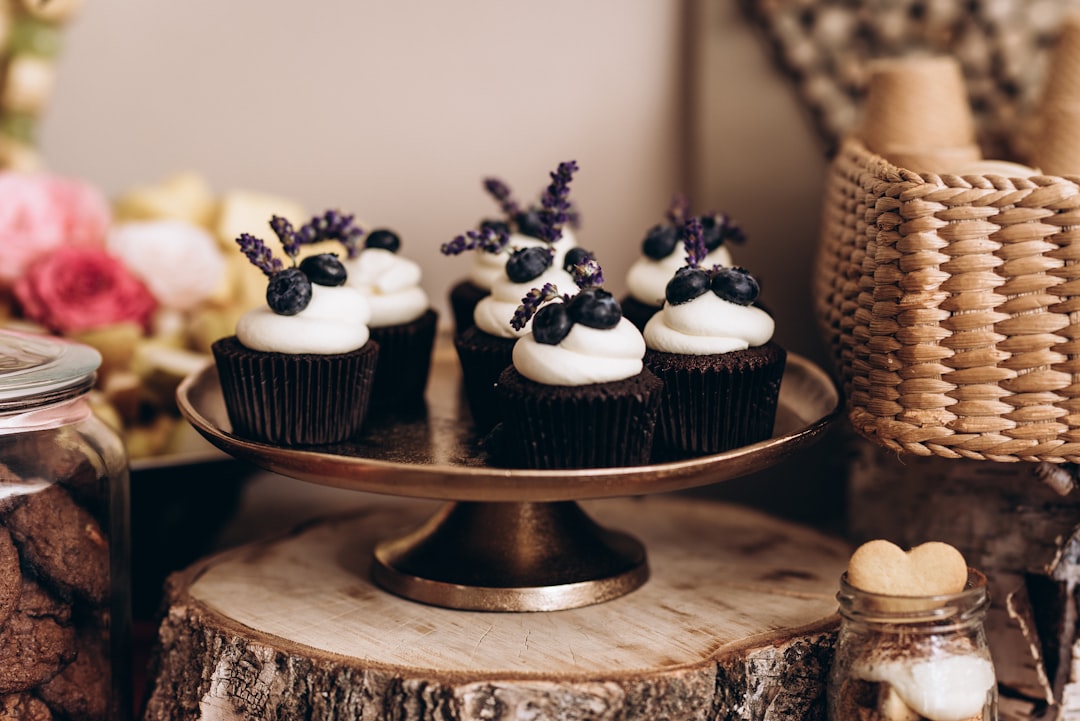 découvrez notre menu de mariage exquis, élaboré pour ravir vos invités avec des plats savoureux et raffinés. offrez à votre réception une expérience culinaire inoubliable, alliant traditions et créations gastronomiques pour célébrer votre union en beauté.