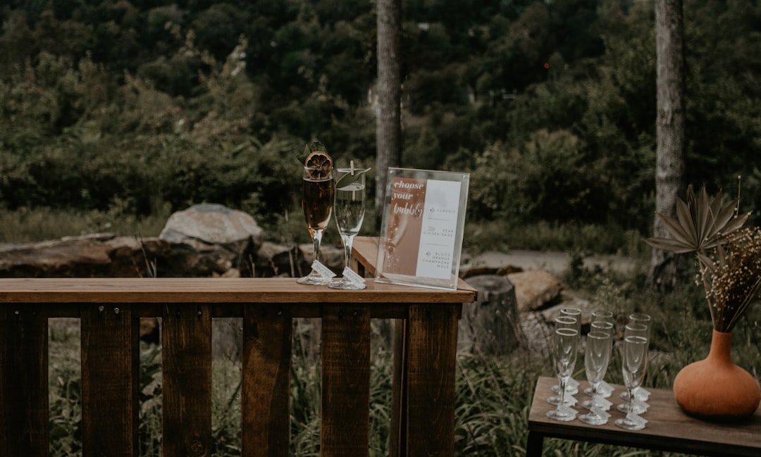 découvrez notre sélection de menus de mariage raffinés, conçus pour séduire vos invités et faire de votre grande journée un moment inoubliable. choisissez parmi une variété de plats gourmands qui sauront égayer votre célébration.