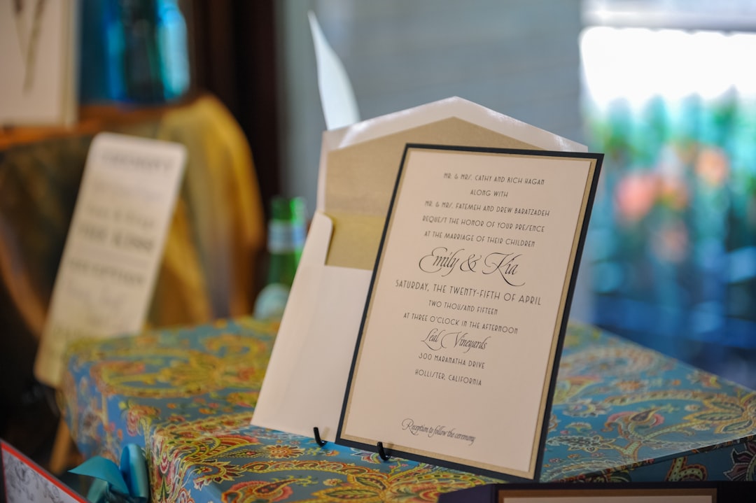 découvrez notre menu de mariage exquis, soigneusement élaboré pour ravir vos invités. des plats raffinés aux saveurs délicates, chaque option est conçue pour rendre votre journée inoubliable. laissez-nous vous aider à créer un repas qui célébrera votre amour et émerveillera vos convives.
